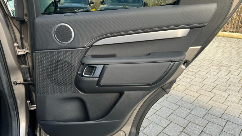 Land Rover Discovery 3.0 D300 R-Dynamic HSE 5dr Auto Diesel Station Wagon